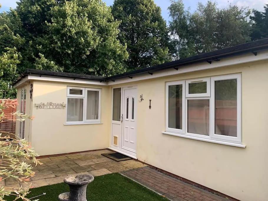 Ferienwohnung Self Contained - Own Entrance High Wycombe Exterior foto